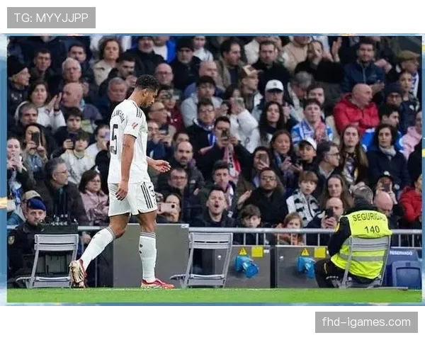 贝林厄姆左膝不适退出皇马合练,出战决赛成疑 贝林厄姆左膝不适退出皇马合练,出战决赛成疑